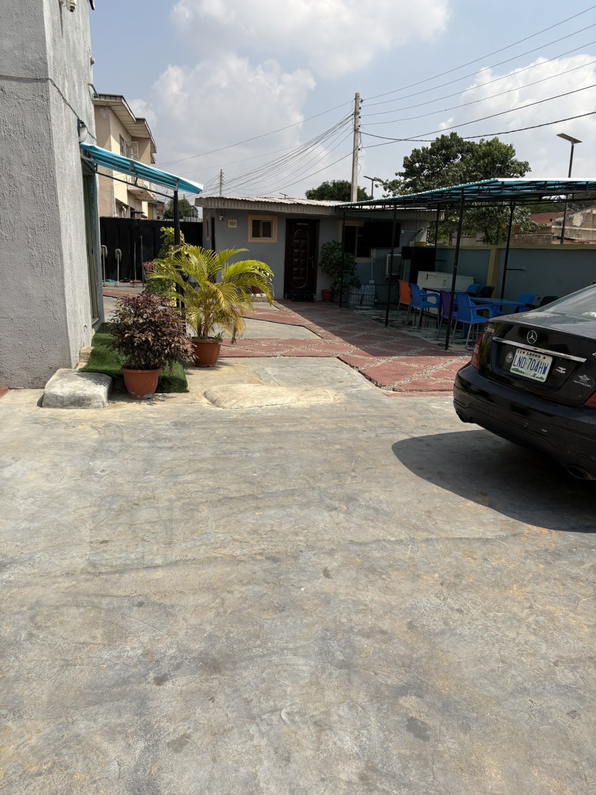 The covered terrace and courtyard at Bridgeway Luxury Apartments
